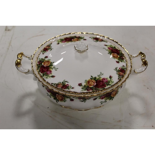 94 - A TRAY OF ROYAL ALBERT OLD COUNTRY ROSES TEA AND DINNERWARE