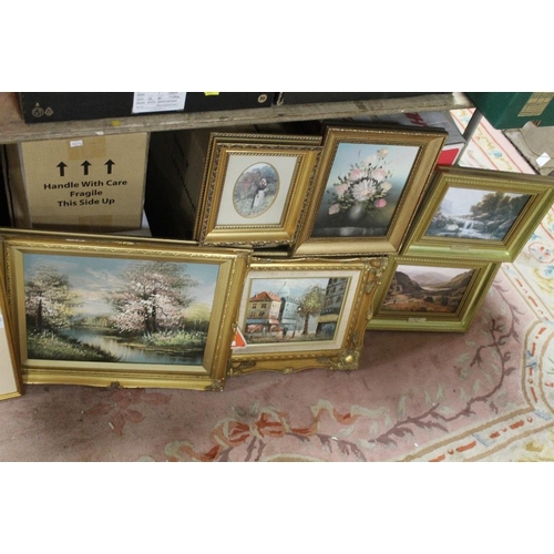 40 - A QUANTITY OF GILT FRAMED PICTURES TO INCLUDE A SMALL PARISIAN STYLE OIL ON CANVAS