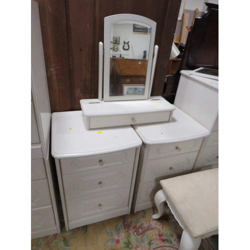 828 - A QUANTITY OF MODERN WHITE BEDROOM FURNITURE