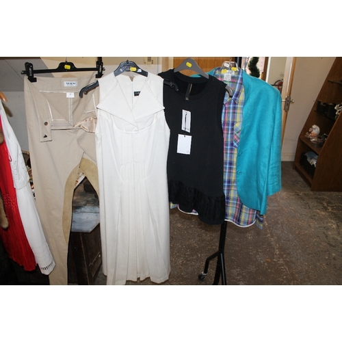 49 - A SELECTION OF LADIES CLOTHING TO INCLUDE JACKET, JODHPUR STYLE TROUSERS ETC (5)