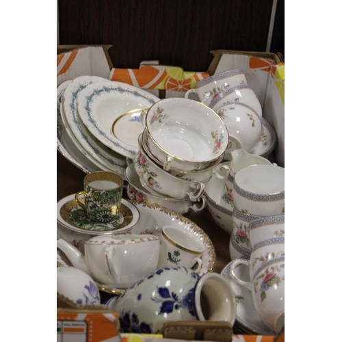 53 - A TRAY OF ASSORTED TEAWARE AND CERAMICS TO INCLUDE A SELECTION OF ROYAL ALBERT 'MOSS ROSE' PATTERN T... 