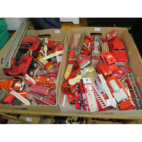 75 - TWO TRAYS OF ASSORTED FIRE ENGINES AND VEHICLES TO INC A MOGHUL FIRE FIGHTER, TIN PLATE TRUCK ETC