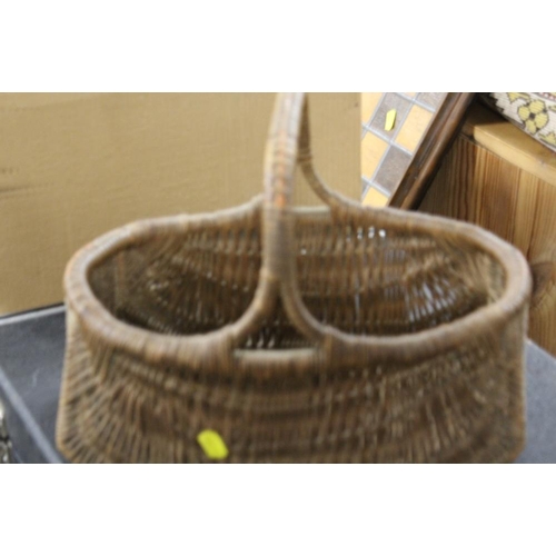 151 - A QUANTITY OF BASKETS. WICKERWARE TO INCLUDE PICNIC BASKETS