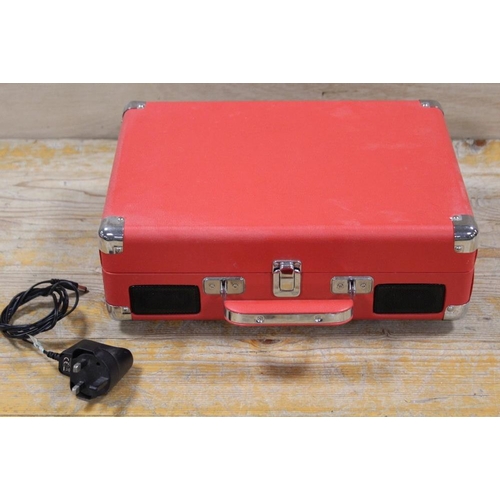 167 - A RETRO CLUB BY ZENNOX RED BRIEFCASE TURNTABLE (BOXED)