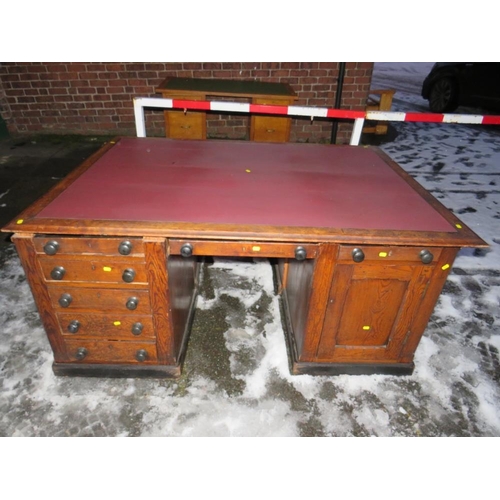 752 - AN ANTIQUE PINE LEATHER TOPPED PARTNERS DESK H-77 W-168 CM