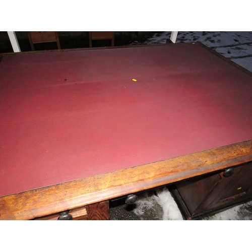 752 - AN ANTIQUE PINE LEATHER TOPPED PARTNERS DESK H-77 W-168 CM