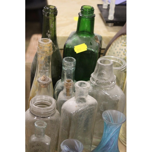 80 - A TRAY OF ASSORTED GLASS WARE AND STONEWARE TO INCLUDE CAITHNESS BUD VASES, VARIOUS ANTIQUE BOTTLES ... 