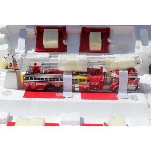 263 - THE FRANKLIN MINT PRECISION MODELS, a boxed Pierce Snorkel 1:32 scale die cast model fire engine, ap... 