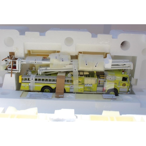 266 - THE FRANKLIN MINT PRECISION MODELS, a boxed limited edition yellow Pierce Snorkel fire engine, die c... 