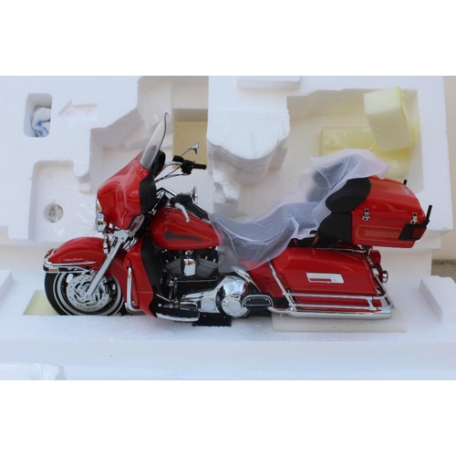 268 - TWO FRANKLIN MINT PRECISION MODELS, a 2006 Harley Davidson Firefighter special edition, limited edit... 