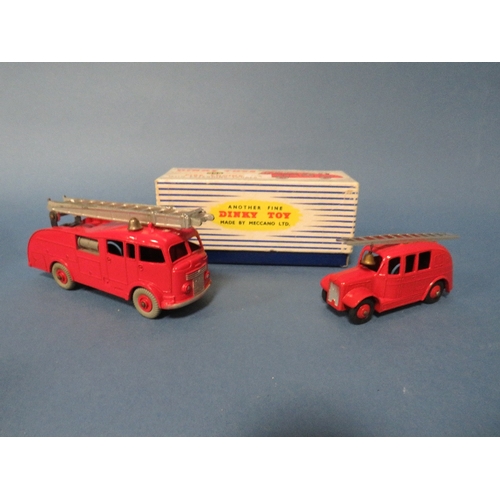 98 - A BOXED VINTAGE DINKY 555 FIRE ENGINE WITH EXTENDING LADDER, together with an unboxed Dinky 250 fire... 