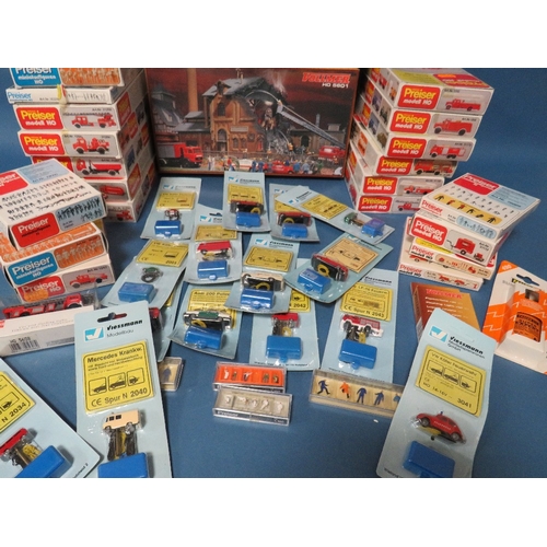 94 - BOXED VOLLMER MODEL KITS H05601, N7780 AND N7738, together with eighteen Preiser Model HD kits and a... 