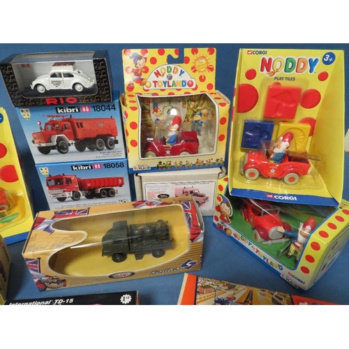 204 - FIFTEEN MIXED MAKE BOXED DIE CAST / PLASTIC VEHICLES, to include four Corgi Noddy car, Corgi Classic... 