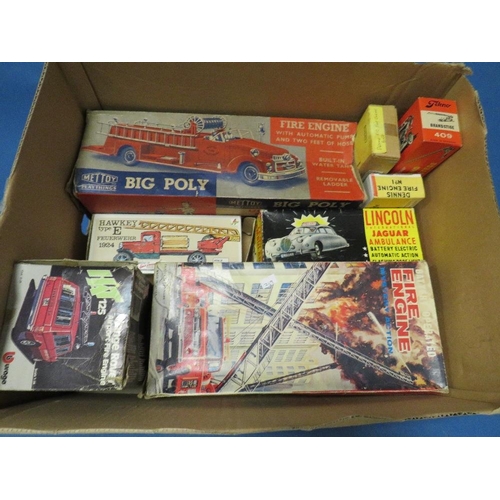 219 - BOXED METTOY BIG POLLY FIRE ENGINE, boxed Lincoln International Jaguar ambulance, boxed Burago Range... 