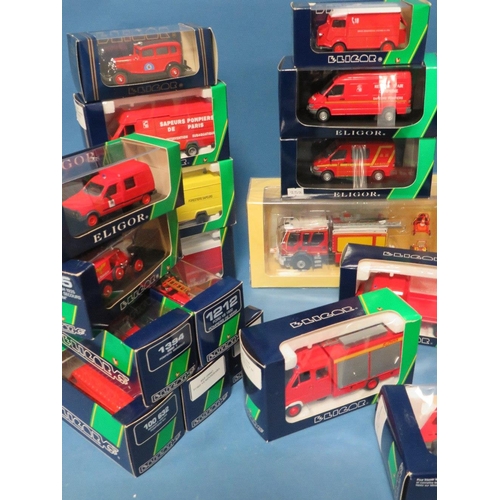 252 - TWENTY NINE BOXED 1:43 SCALE ELIGOR EMERGENCY SERVICES VEHICLES