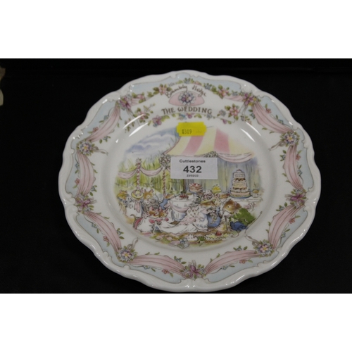 A ROYAL DOULTON BRAMBLY HEDGE PLATE 'THE WEDDING' 1987