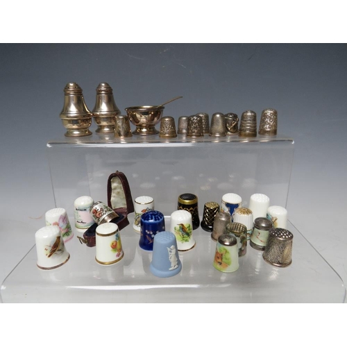 194 - A COLLECTORS CABINET AND  CONTENTS, to include a collection of hallmarked silver and ceramic thimble... 