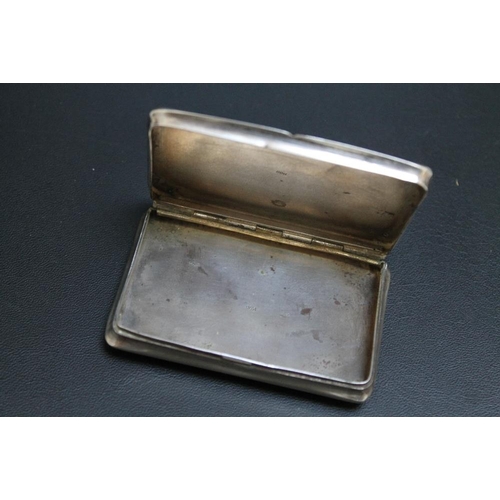 211 - A SILVER PLATE AND ENAMEL SNUFF BOX WITH DOG DECORATION, W 7.5 cm