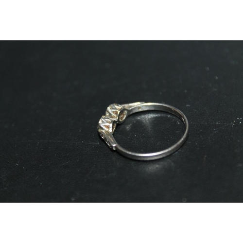 285 - AN 18CT AND PLATINUM TWO STONE DIAMOND RING, approx weight 2.5g, ring size Q