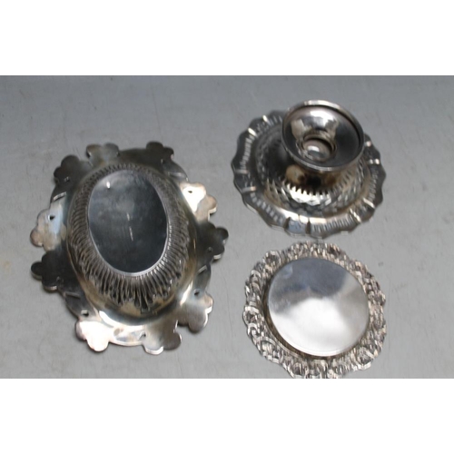 344 - A SMALL HALLMARKED SILVER PIERCED NUT DISH, together with two small 925 silver dishes, approx combin... 