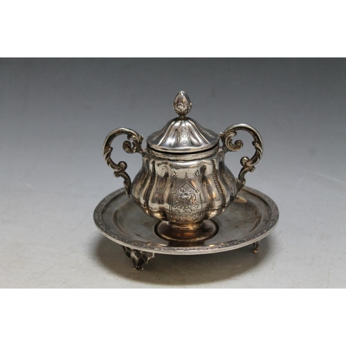 384 - AN UNUSUAL WHITE METAL INK STAND WITH BAT FEET AND SUGAR BOWL INKWELL, H 11.5 cm