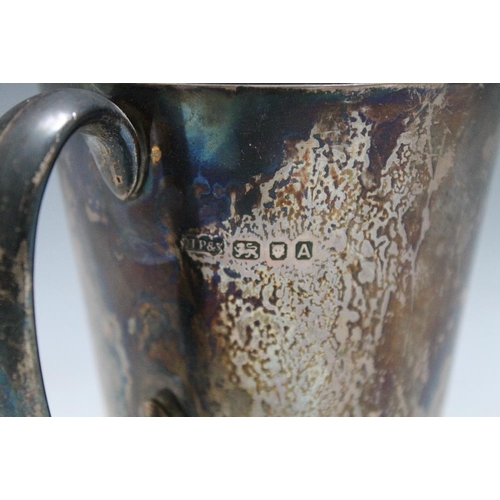 390 - A HALLMARKED SILVER FOOTED TANKARD BY H PIDDUCK & SONS - LONDON 1936, approx weight 330g, H 12.5 cm