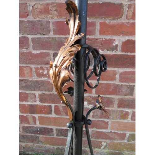 401 - A WROUGHT IRON FLOOR STANDING OIL LAMP, having scrollwork decorations, hammered copper floral embell... 