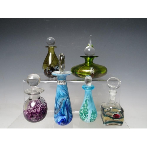 432 - A COLLECTION OF STUDIO GLASS SCENT / PERFUME BOTTLES, to include signed examples by Mdina, Gozo Glas... 