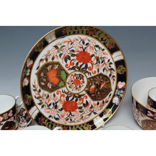 452 - A COLLECTION OF ROYAL CROWN DERBY PORCELAIN OLD IMARI TEAWARE, pattern No 198, comprising two 9