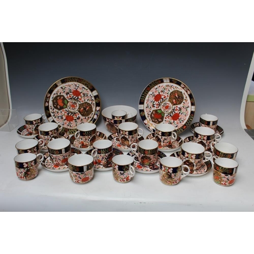 452 - A COLLECTION OF ROYAL CROWN DERBY PORCELAIN OLD IMARI TEAWARE, pattern No 198, comprising two 9