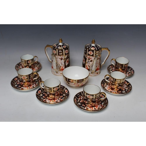 453 - A COLLECTION OF ROYAL CROWN DERBY PORCELAIN OLD IMARI PATTERN TEAWARE, pattern No 2451, comprising t... 