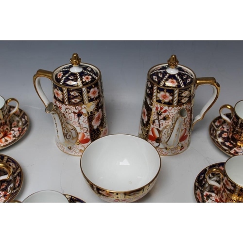 453 - A COLLECTION OF ROYAL CROWN DERBY PORCELAIN OLD IMARI PATTERN TEAWARE, pattern No 2451, comprising t... 