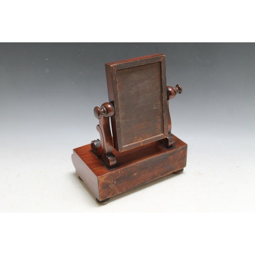 488 - A MAHOGANY MINIATURE DRESSING TABLE MIRROR WITH DRAWS, H 29 cm