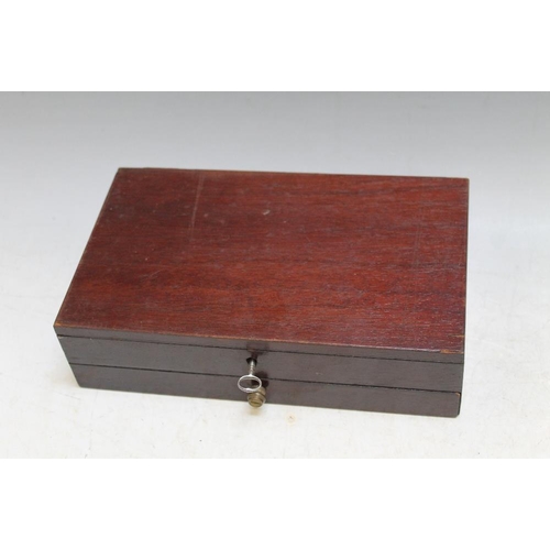 494 - A MAHOGANY ARTIST'S BOX, W 22.5 cm