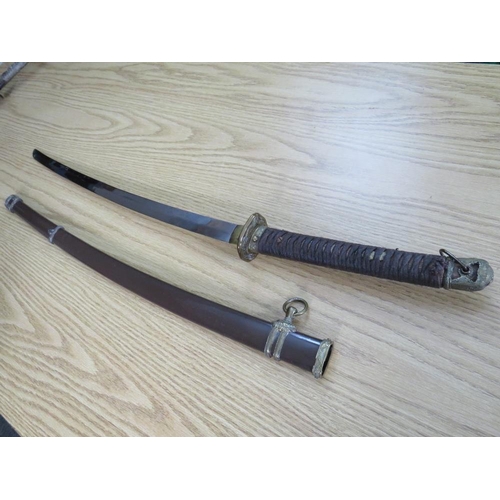 502 - A WW2 JAPANESE OFFICERS SAMURAI SWORD, with gilded fittings and metal saya