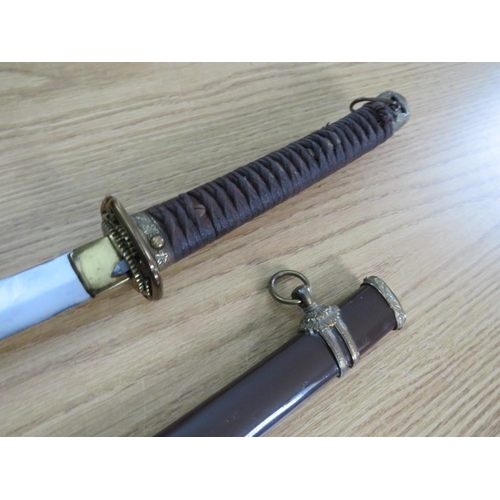 502 - A WW2 JAPANESE OFFICERS SAMURAI SWORD, with gilded fittings and metal saya