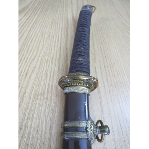 502 - A WW2 JAPANESE OFFICERS SAMURAI SWORD, with gilded fittings and metal saya