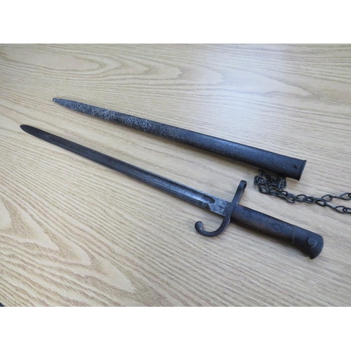 504 - A WW1 BAYONET WITH METAL SCABBARD, blade L 54.5 cm