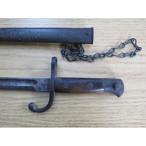 504 - A WW1 BAYONET WITH METAL SCABBARD, blade L 54.5 cm