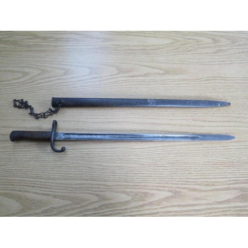 504 - A WW1 BAYONET WITH METAL SCABBARD, blade L 54.5 cm