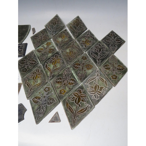 523 - A COLLECTION OF APPROXIMATELY FIFTY ASSORTED LATE 18TH / EARLY 19TH CENTURY LEADED GLASS WINDOW PANE... 