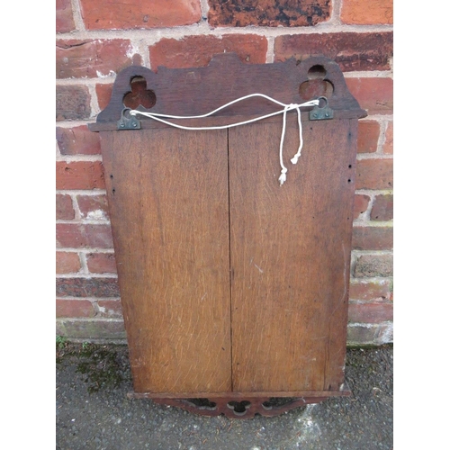 571 - AN EARLY 20TH CENTURY OAK 'PSALMS' ECCLESIASTICAL HYMN BOARD, carved with fruit and floral detail, H... 