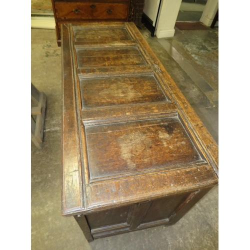 580 - AN 18TH CENTURY OAK PANELLED COFFER, with lozenge carved frieze, H 71 cm, W 136 cm