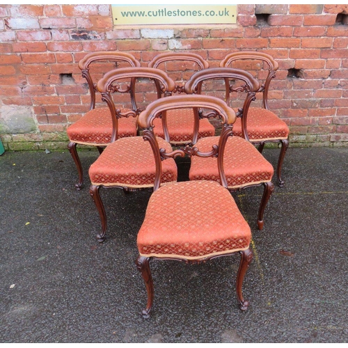 592 - A SET OF SIX MID VICTORIAN MAHOGANY DINING CHAIRS, each with carved detail to the mid-rail, raised o... 