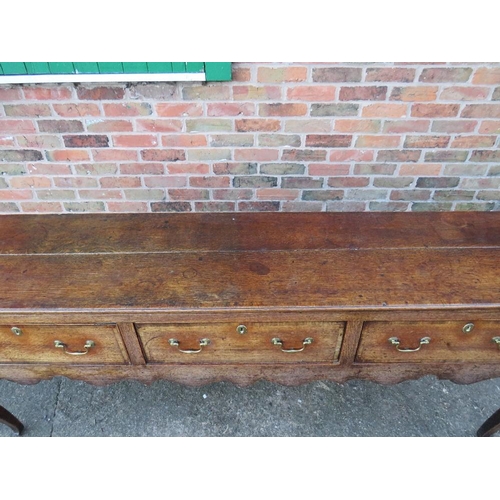 601 - A GEORGIAN OAK DRESSER, with three drawers, crossbanded detailing, raised on cabriole legs, H 83 cm,... 