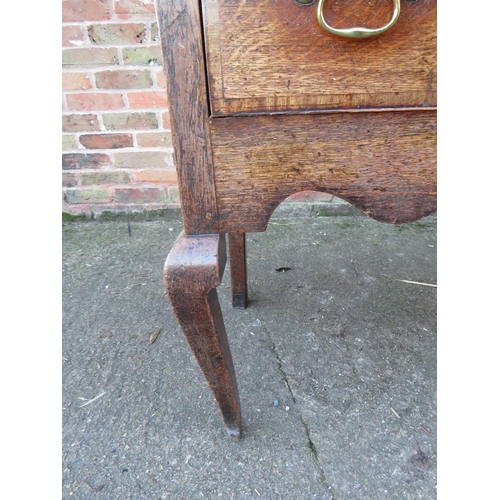 601 - A GEORGIAN OAK DRESSER, with three drawers, crossbanded detailing, raised on cabriole legs, H 83 cm,... 