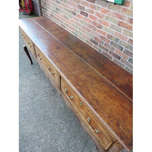 601 - A GEORGIAN OAK DRESSER, with three drawers, crossbanded detailing, raised on cabriole legs, H 83 cm,... 