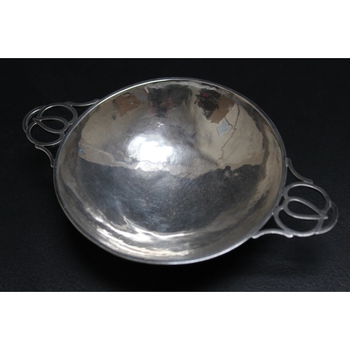 371 - A HALLMARKED SILVER HAMMERED FINISH PIERCED HANDLED DISH - BIRMINGHAM 1945, approx weight 102g, Dia ... 