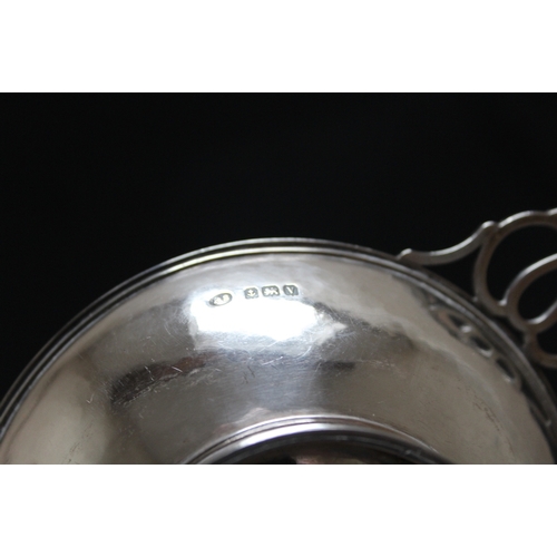 371 - A HALLMARKED SILVER HAMMERED FINISH PIERCED HANDLED DISH - BIRMINGHAM 1945, approx weight 102g, Dia ... 