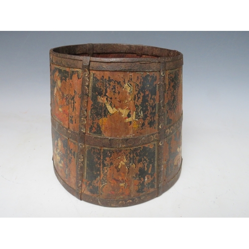 476 - AN EARLY INDIAN SMALL COOPERED BARREL WITH TWELVE PAINTED FIGURE STUDIES, H 21 cm, base Dia. 25 cm, ... 